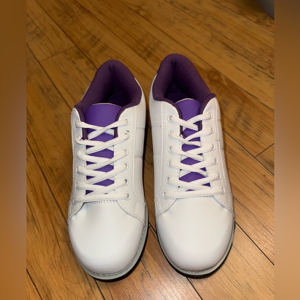 New size 8 Woman’s Bowling Shoes BSI